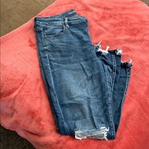 American Eagle de stressed jeans